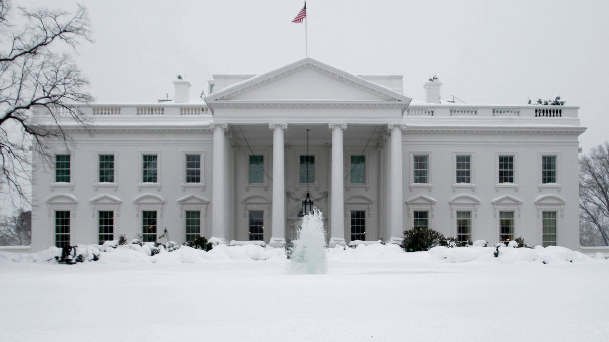 Белый дом зимой