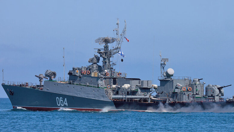 Более 20 российских кораблей вышли на учения в Черное море