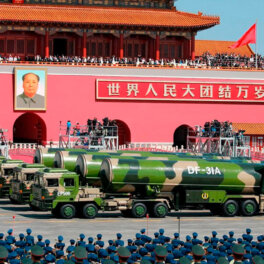 WP: Китай наращивает ядерный арсенал быстрее других стран