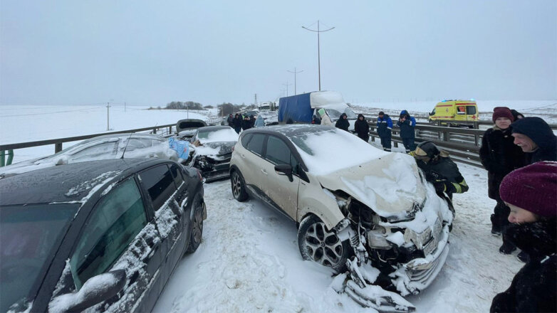 На трассе "Дон" в Тульской области за сутки в крупные ДТП попали около 120 автомобилей