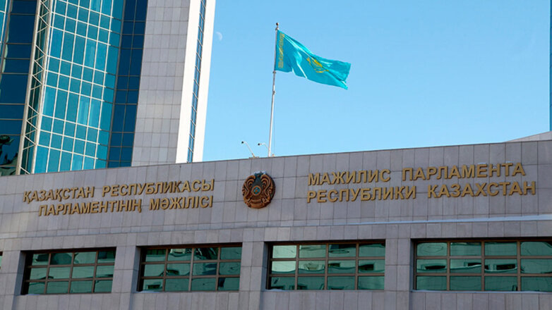 Мажилис Казахстана принял в работу законопроект об отмене закона о первом президенте