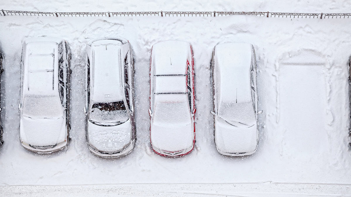 Как и где парковаться зимой: советы водителям