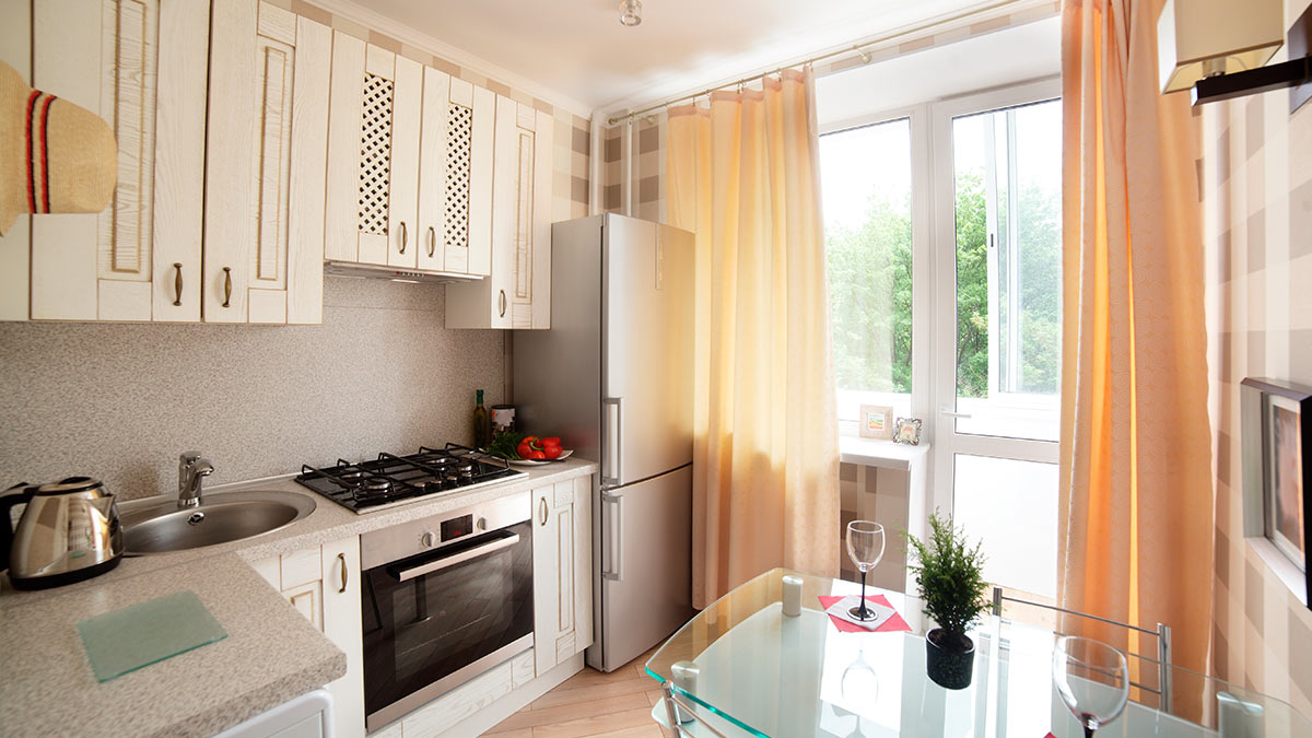 угловые кухни с балконом дизайн фото