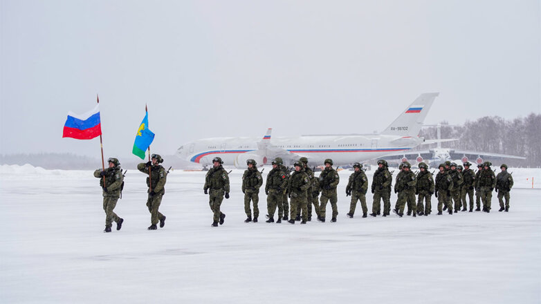 Прибытие на аэродром Чкаловский миротворцев ОДКБ из Казахстана