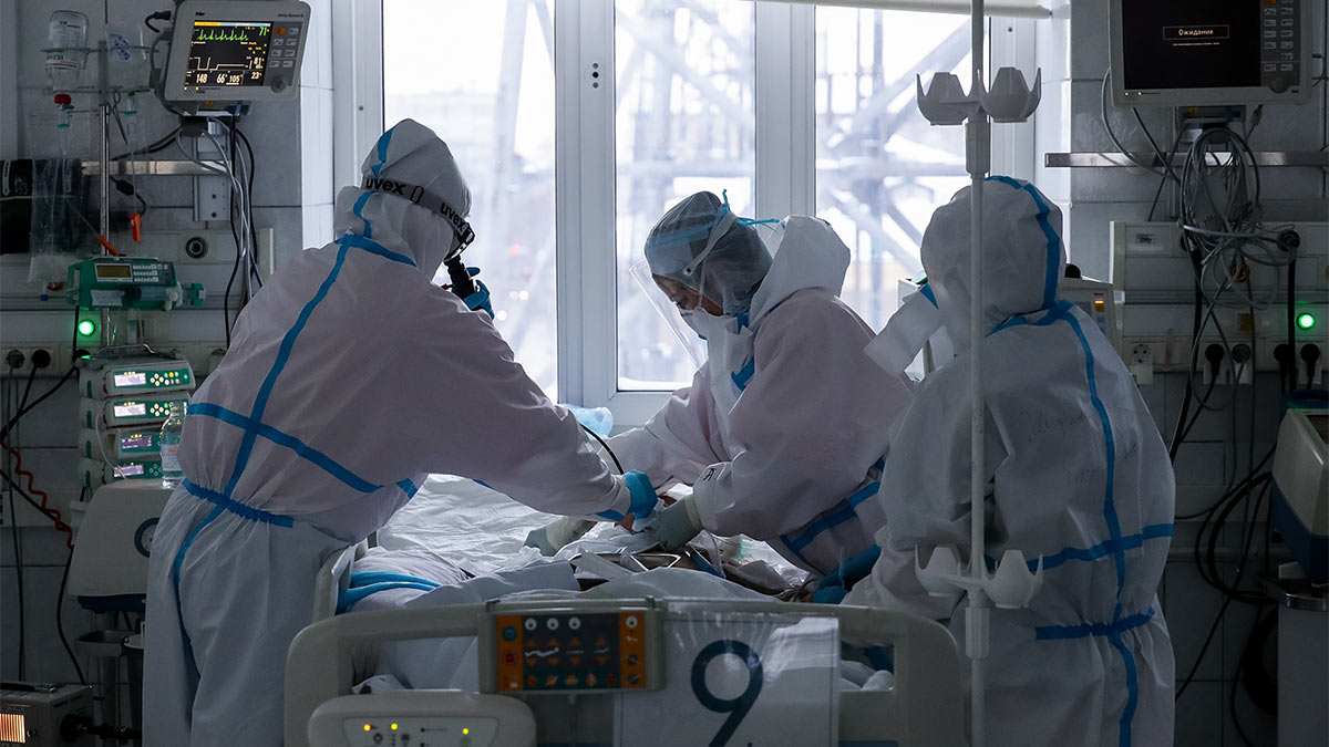 Работа инфекционного госпиталя для лечения пациентов с COVID-19 в Новосибирске