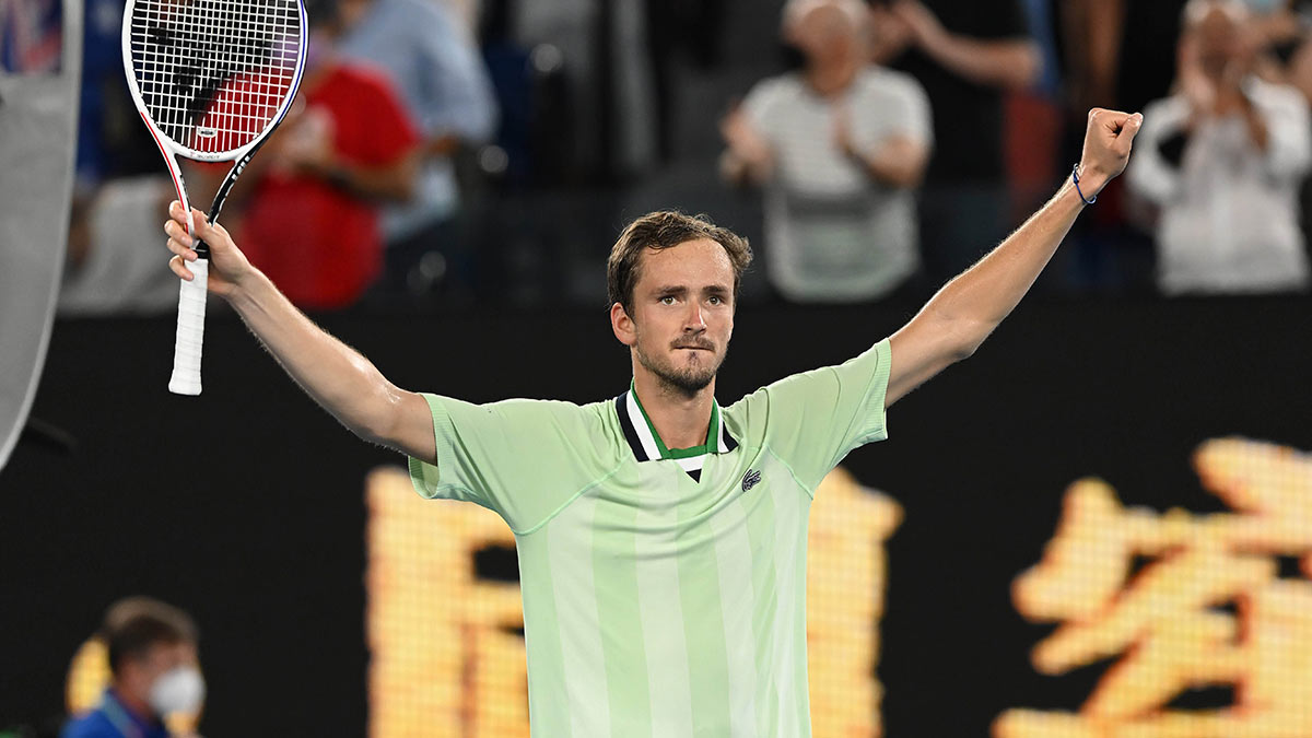Теннисист Медведев впервые в карьере вышел в полуфинал турнира серии 