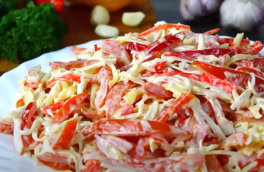 30 минут на кухне: салат "Морской бриз" с ветчиной и крабовыми палочками