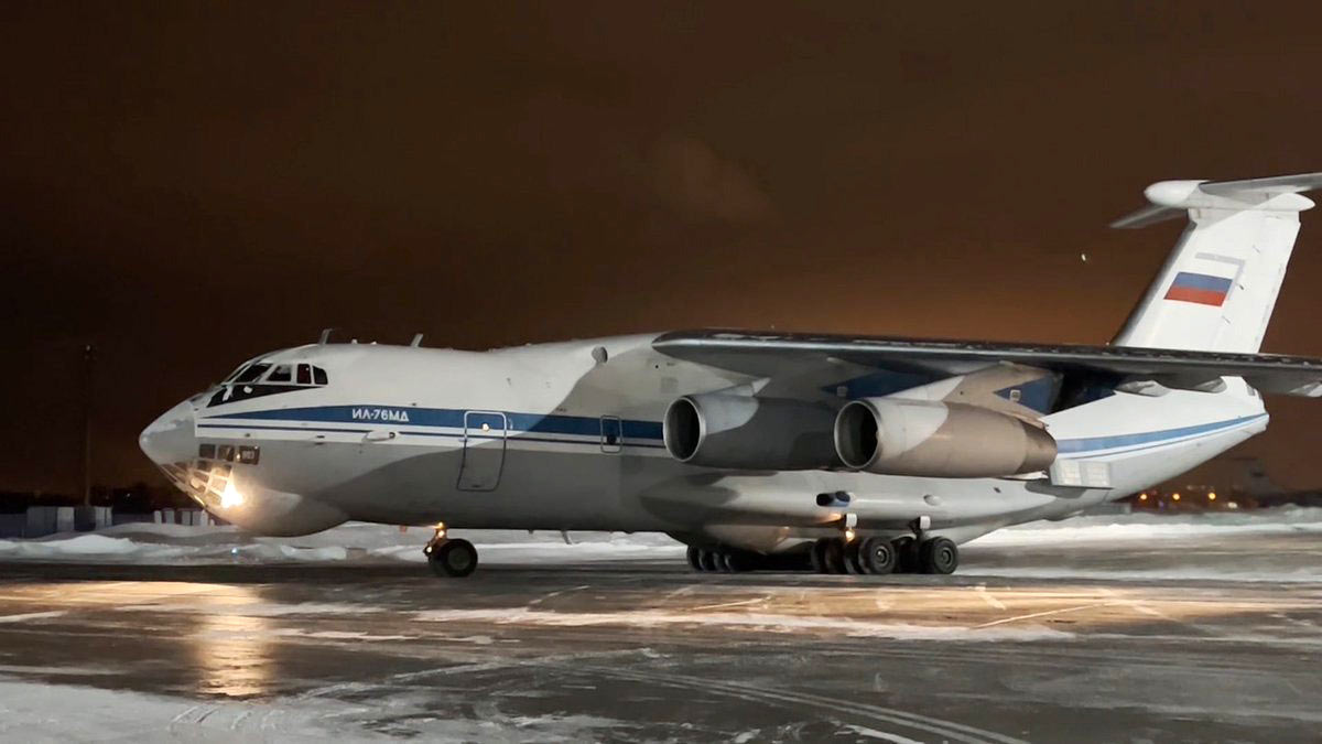 Самолет с Российскими миротворцами вернулся из Казахстана