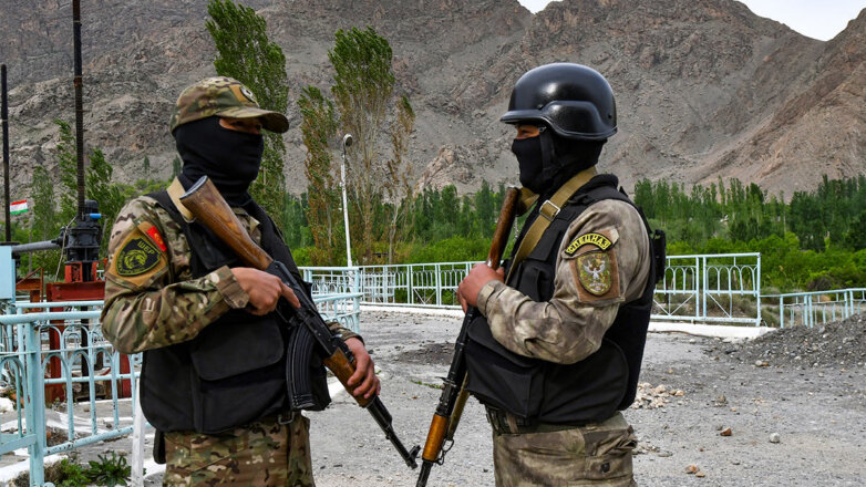 На границе Таджикистана и Киргизии из-за перестрелки объявлено казарменное положение
