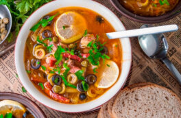 Оливки, маслины и лимон для солянки: как улучшить вкус популярного супа
