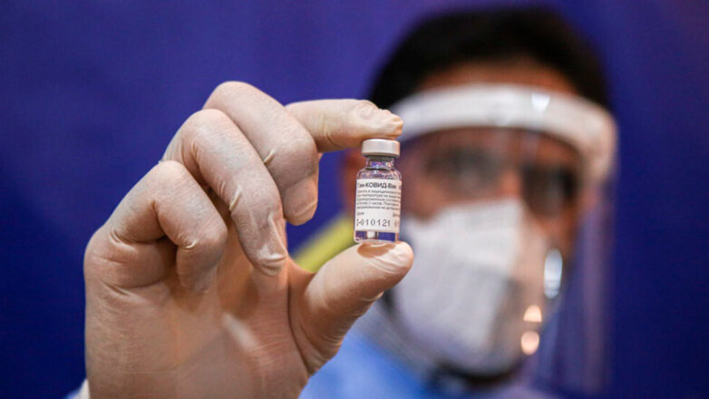 Вакцину "Спутник V" от штаммов "дельта" и "омикрон" передали для клинических исследований