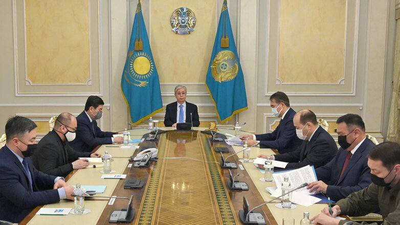 Президент Казахстана поручил разработать программу увеличения доходов населения