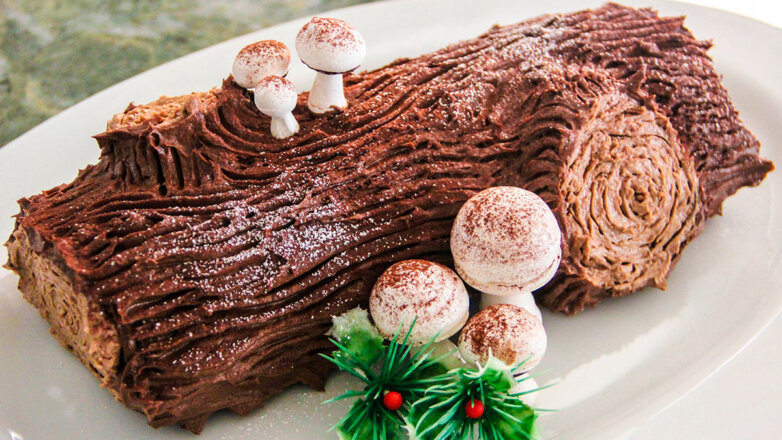 Праздничная кухня: торт "Рождественское полено" со сгущенкой