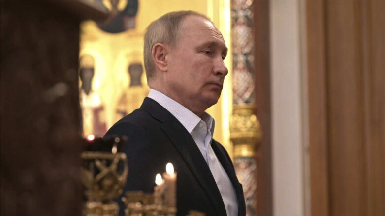Путин участвует в пасхальном богослужении в храме Христа Спасителя