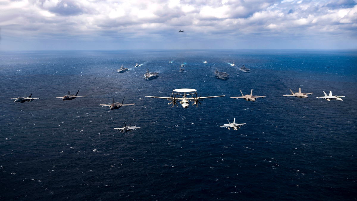 Военные корабли и самолёты