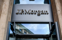 Американский банк JPMorgan распродал драгоценности клиентов