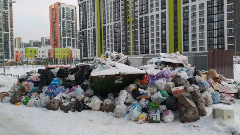 Власти Петербурга заявили, что ситуация с вывозом мусора стабилизируется в ближайшее время