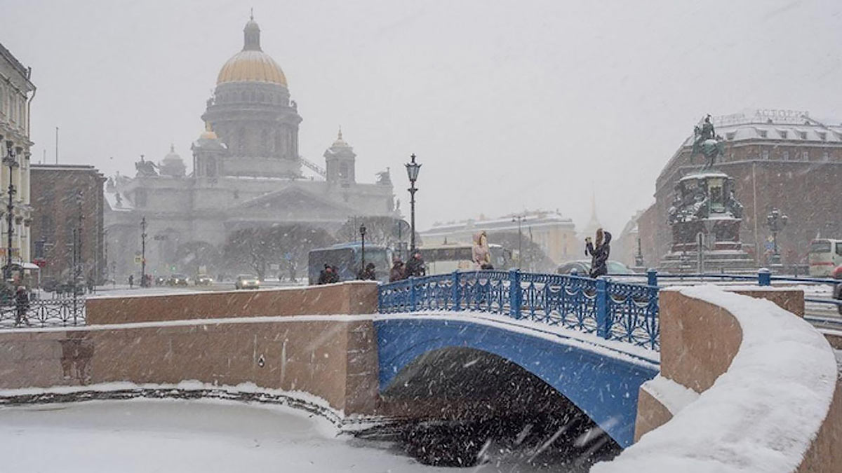 В Петербурге ожидается мокрый снег и сильный ветер
