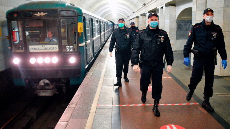 Мигрант избил сотрудников полиции в московском метро
