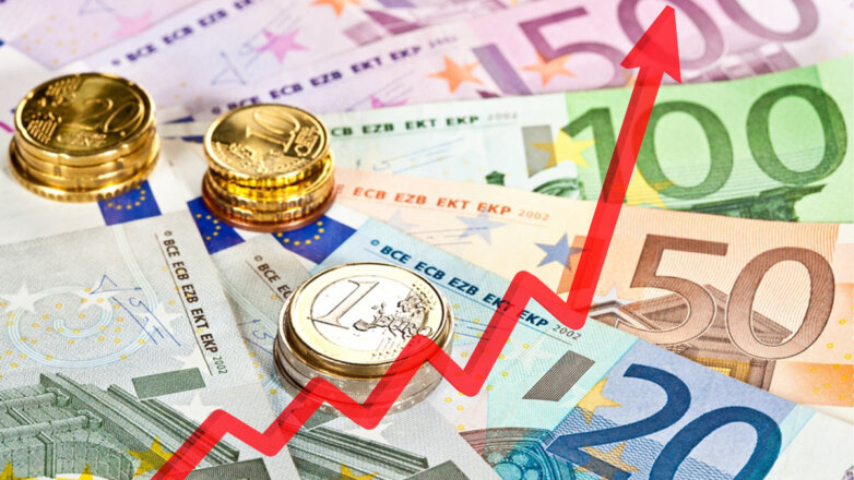 Курс евро на Московской бирже поднялся до 90 рублей впервые с конца апреля