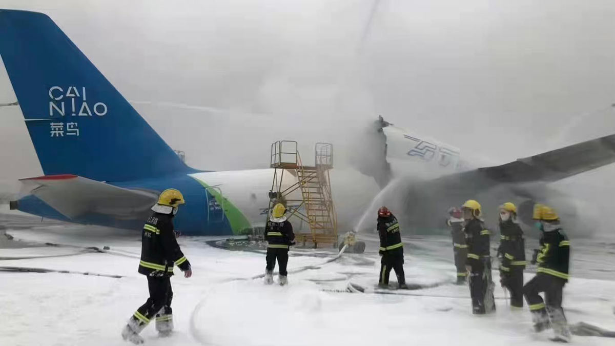 Пожар на борту самолета Ту-204 в китайском аэропорту Ханчжоу