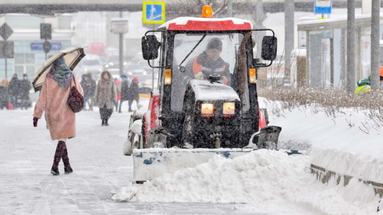 Петербург начинает переход на новую систему уборки снега