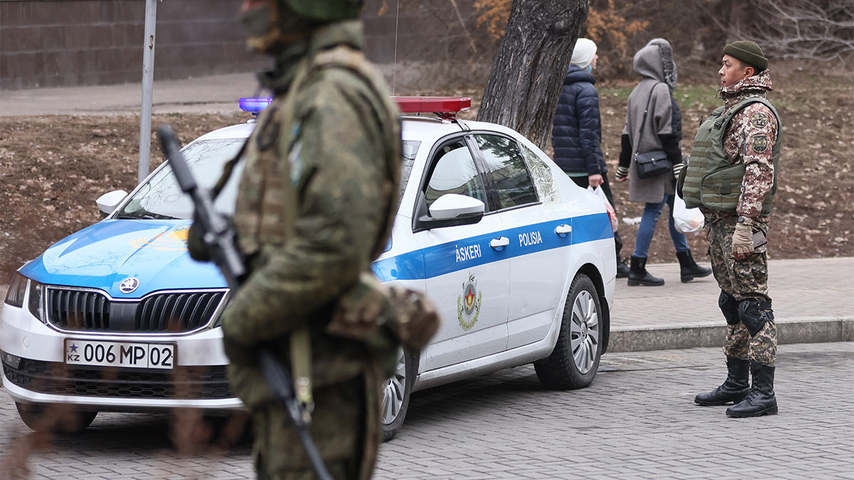 Сотрудники военной полиции Казахстана