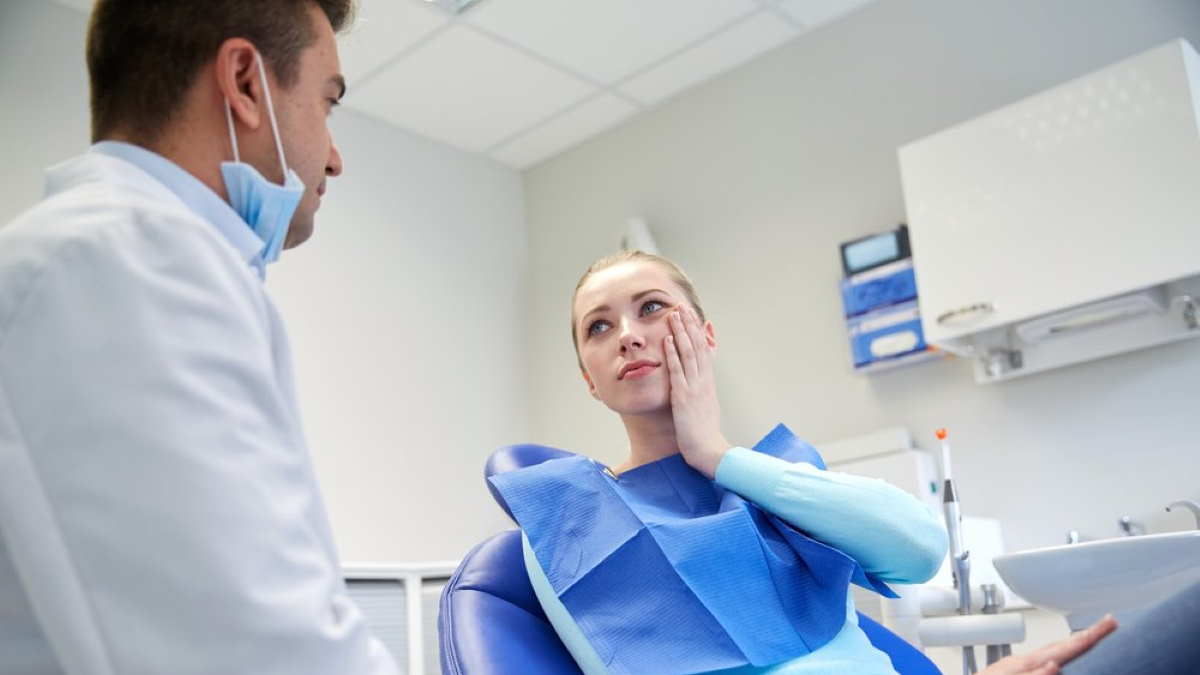 Стоматолог рассказала, из-за чего появляется зубная боль после пломбирования
