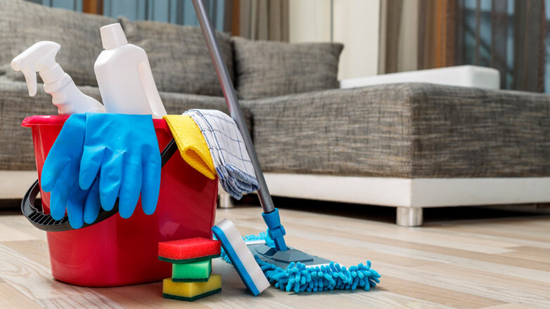 Диван как новый: 5 способов почистить мягкую мебель от пятен, пыли и грязи