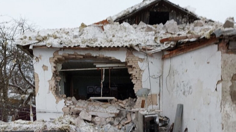 Взрыв газа разрушил половину частного жилого дома в Подмосковье