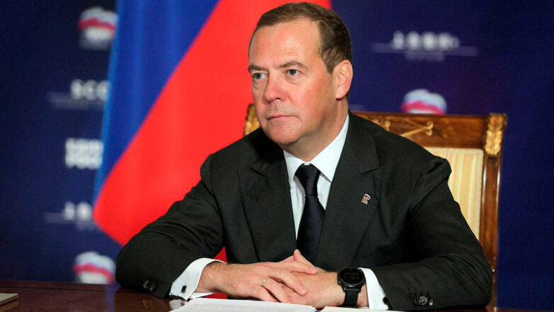 1006286 Заместитель председателя Совета безопасности РФ Дмитрий Медведев два