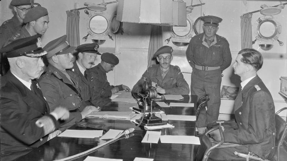 Переговоры о капитуляции немецкого гарнизона Нормандских островов на борту английского эсминца Бульдог