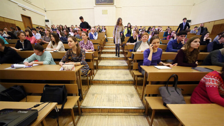 Российским вузам рекомендовали снизить стоимость обучения для студентов-участников СВО