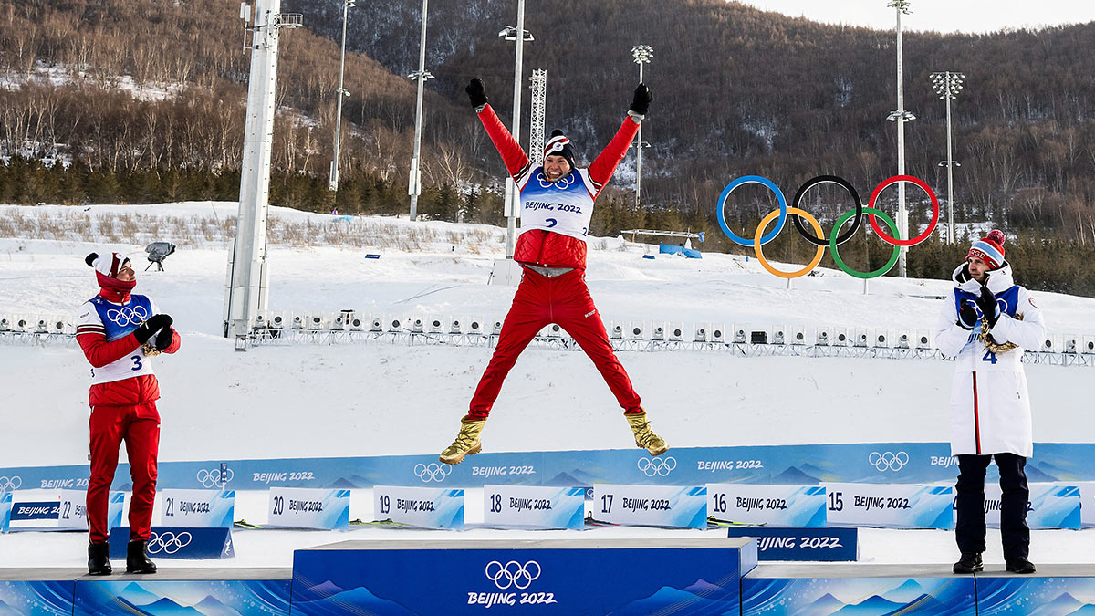Российский лыжник Александр Большунов победа