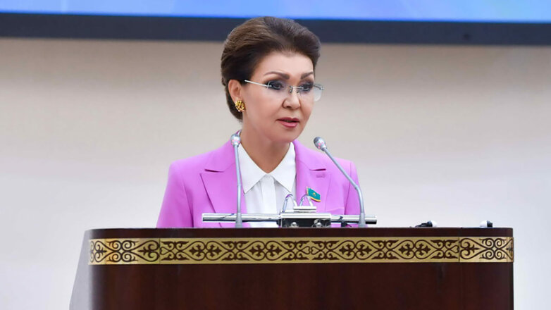 В парламенте Казахстана призвали дочь Назарбаева подать в отставку