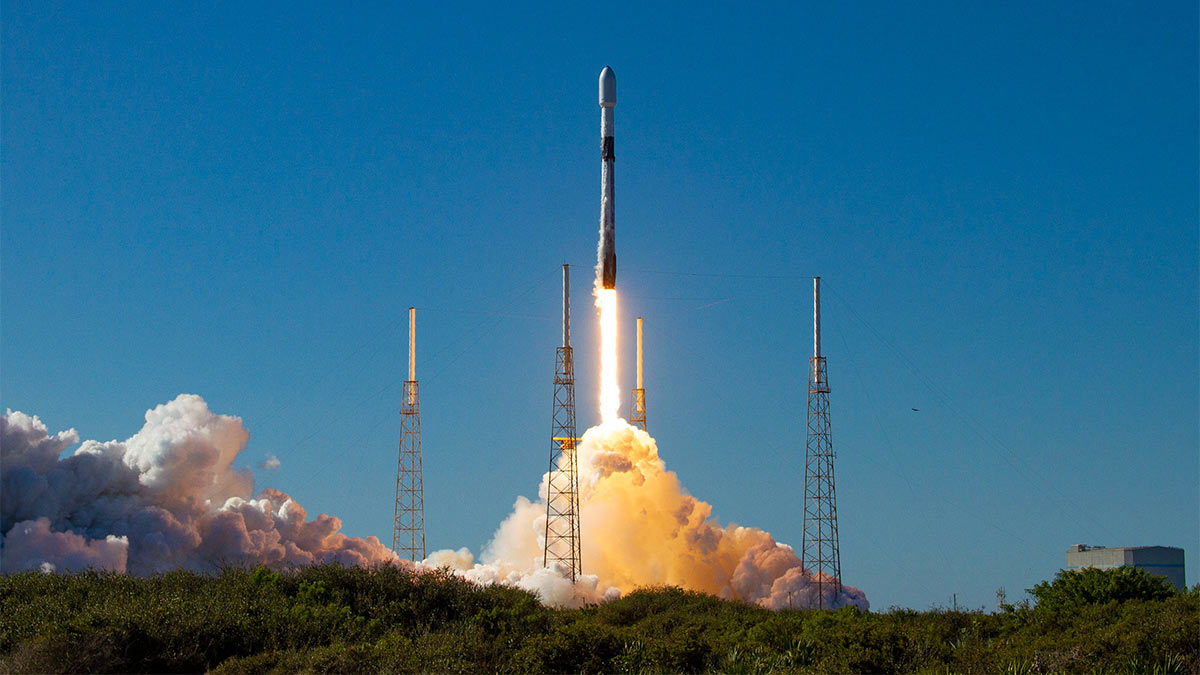 Ракета SpaceX стартовала на орбиту с разведывательным спутником США