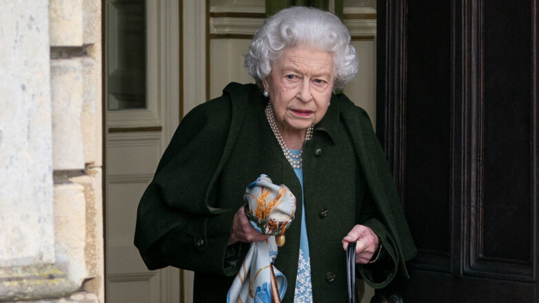 Королева Великобритании Елизавета II пожаловалась на проблемы с ногами