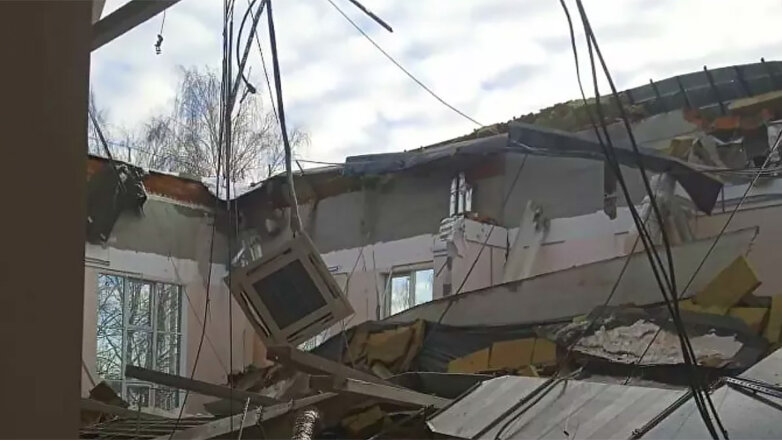 Крыша школы обрушилась в Подмосковье