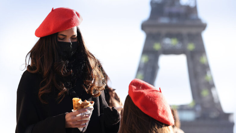 Во Франции со 2 февраля отменяют ношение масок на улицах