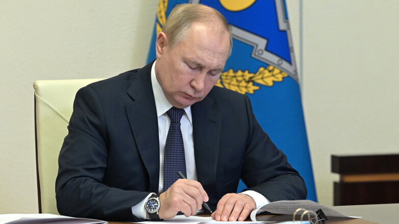 Увеличение грантов, строительство кампусов: Путин подписал ряд поручений в области науки