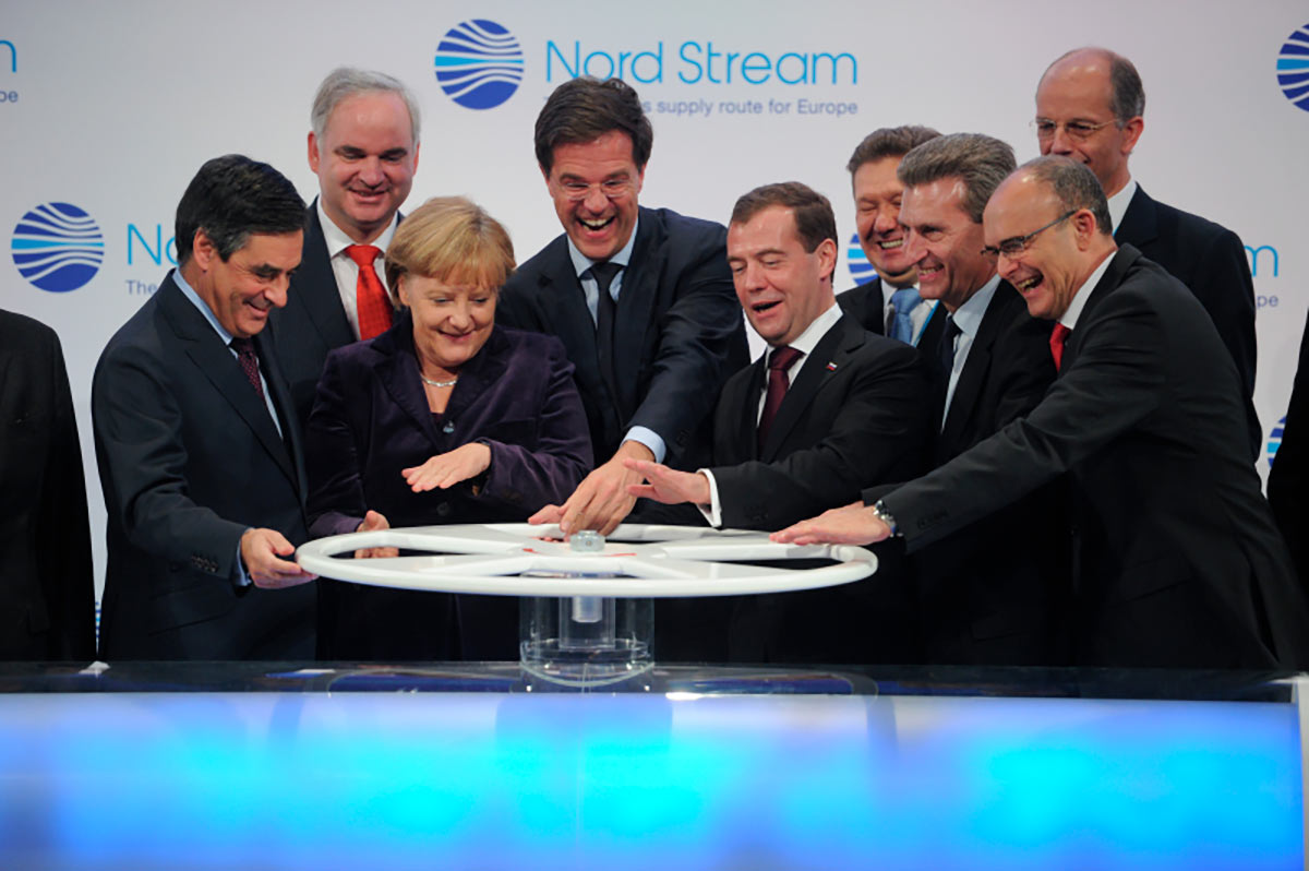 Ангела Меркель и Дмитрий Медведев на церемонии пуска трубопровода "Северный поток"