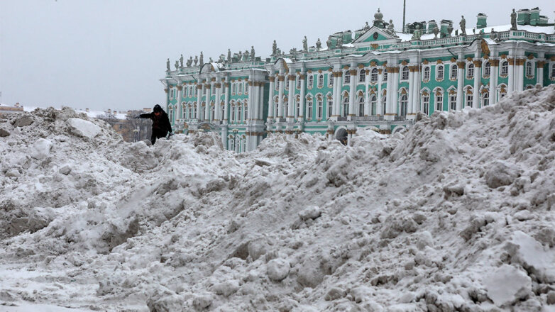 Санкт-Петербург. Сугробы на Дворцовой площади