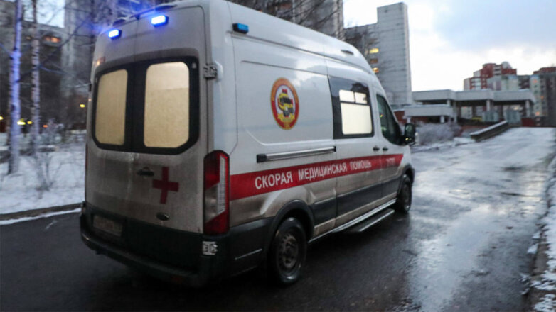 Мужчина упал с 18-го этажа на ребенка в Петербурге
