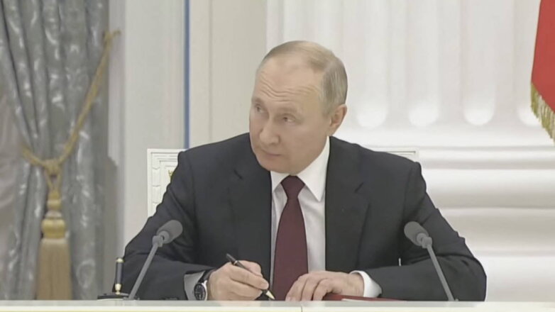 Путин подписал указы о признании Донецкой и Луганской народных республик