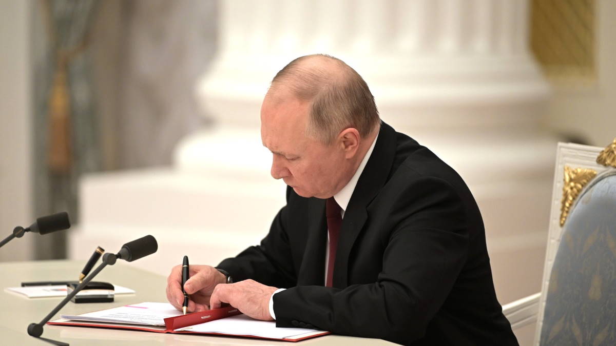 Президент РФ подписал закон об электронных повестках