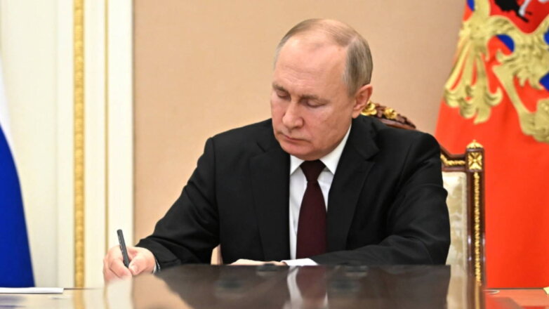 Путин ввел госрегулирование табачного рынка в России