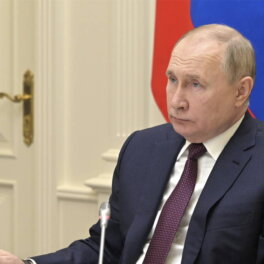"Добро предполагает возможность себя защищать". Путин ответил на вопросы о Донбассе