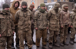Сдавшихся на острове Змеиный украинских пограничников доставили в Севастополь