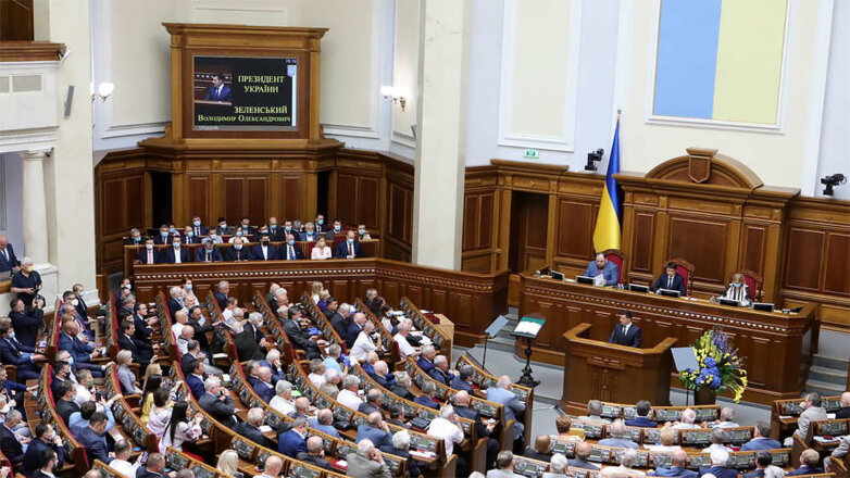 Верховная рада одобрила введение чрезвычайного положения на Украине