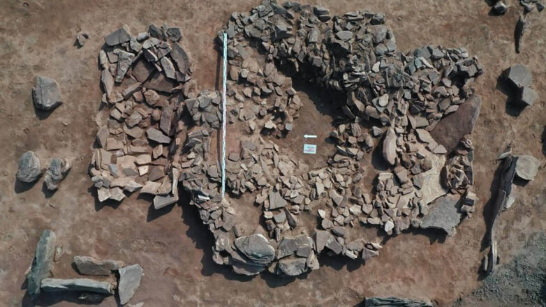 Археологи обнаружили амулет из человеческих костей в погребальном комплексе в Хакасии